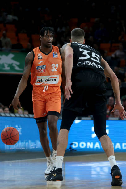 首发出战 首发出战