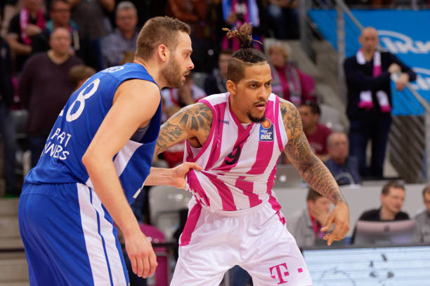 湖球场比作 湖球场比作