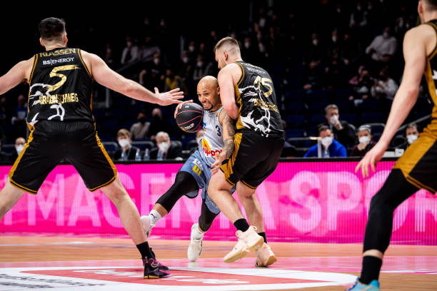 间或者转会 间或者转会